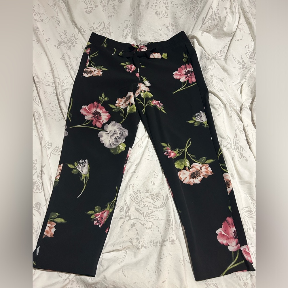 Size L floral crop pants One by chapter one